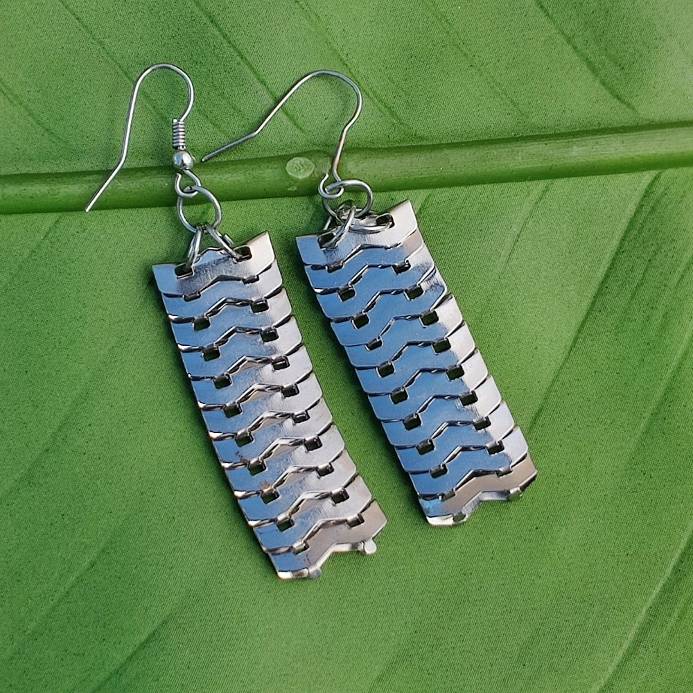❤️Fun silver tone earrings 70' inspired❤️